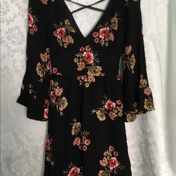 NWT Black Pink Red Floral Vneck Bell Sleeve Dress - Picture 7 of 7